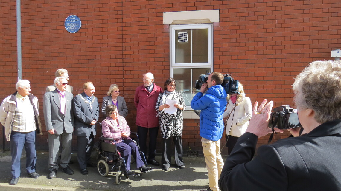Goole Civic Society unveils Blue Plaque in memory of Jeeves